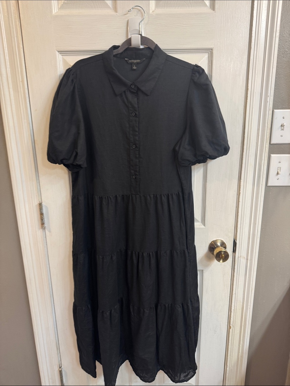 Women’s Banana Republic Black Puff-Sleeve Tiered Midi Dress